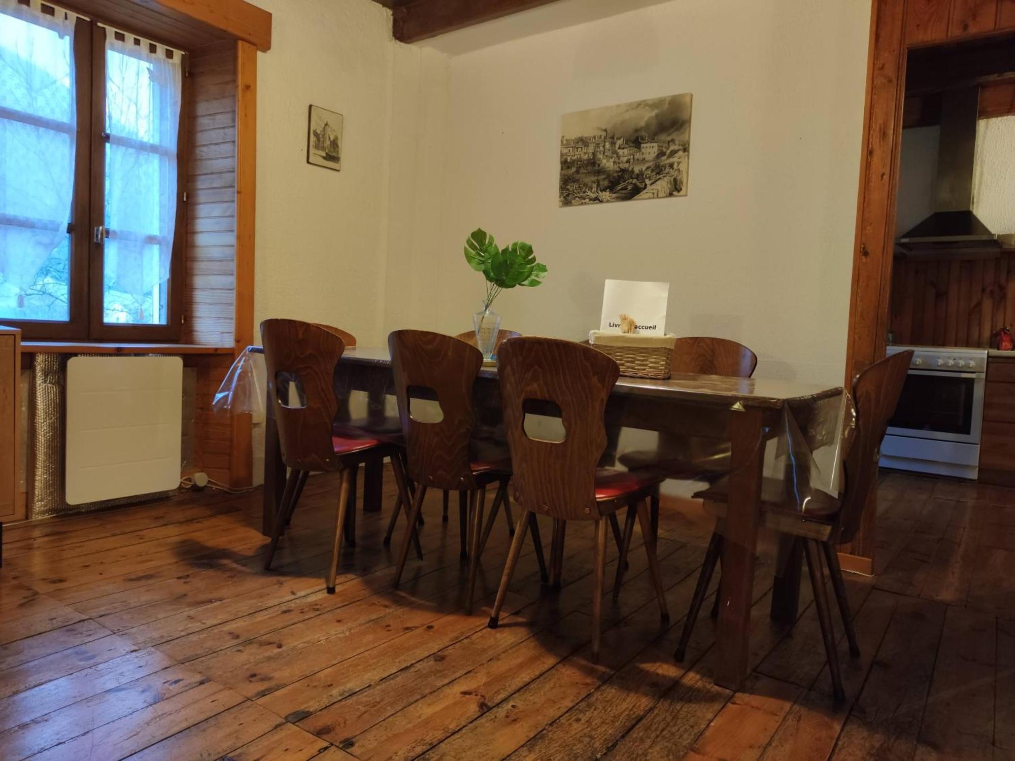 Maison Familiale Et Authentique Saint-Jacques-des-Blats Екстериор снимка